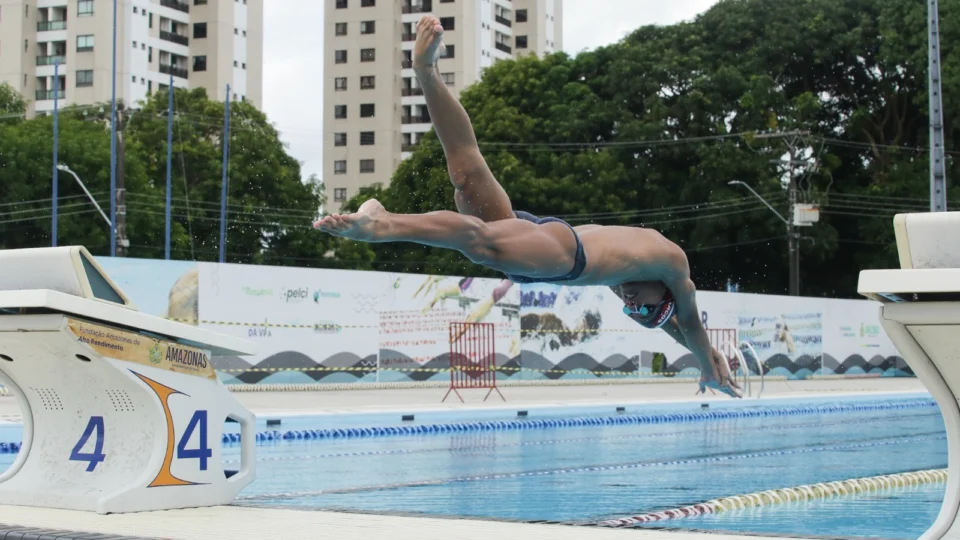 Atleta de natação amazonense participa de seletiva no Rio de Janeiro visando Olimpíadas de Paris