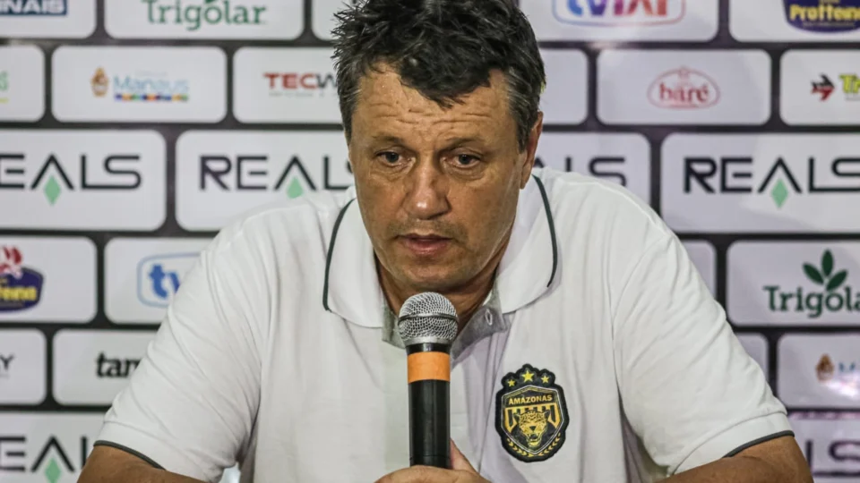 Amazonas confirma saída de Adilson Batista que vai dirigir a base do Cruzeiro