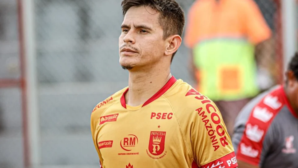 Ivanzinho joga 45 minutos e Princesa anuncia a saída do zagueiro