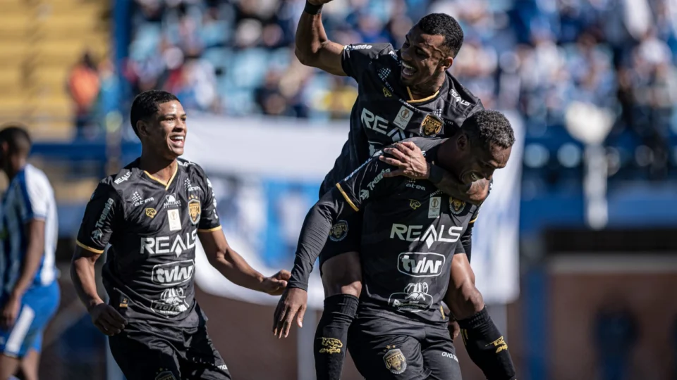 Amazonas sai na frente mas cede empate ao Avaí, em Santa Catarina