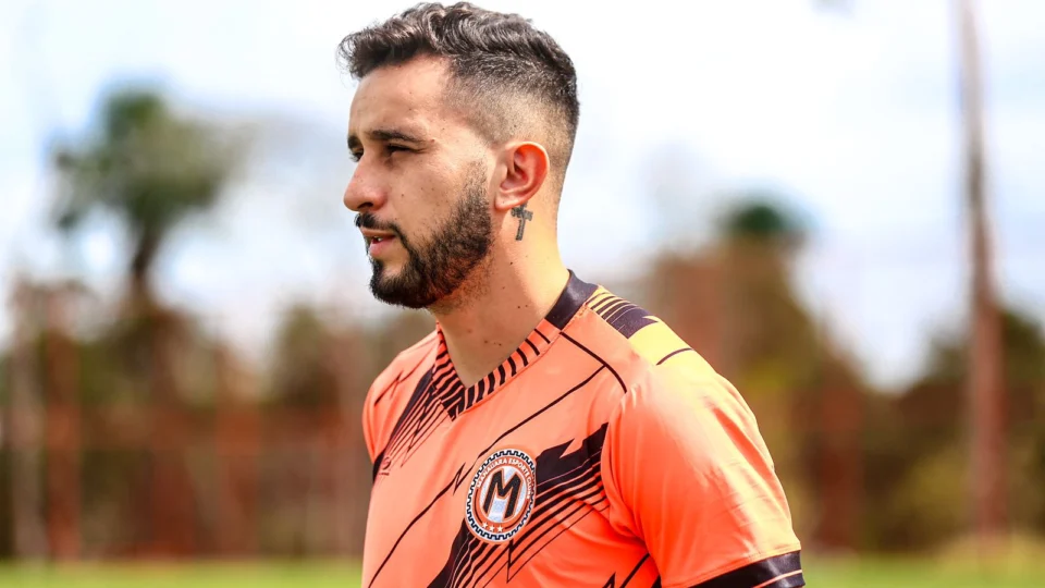 Meia Vinícius Boff chega para reforçar o Manauara