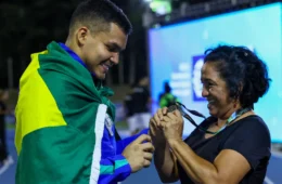 Governo do Amazonas envia professora Margareth Bahia para acompanhar Pedro Nunes em Paris 2024