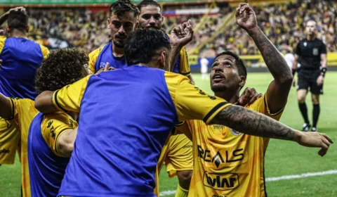 Amazonas vence o Avaí de virada e se garante na Série B de 2025