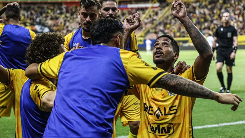 Amazonas vence o Avaí de virada e se garante na Série B de 2025