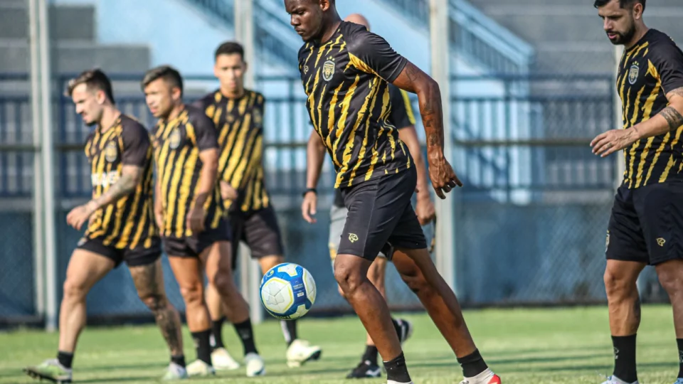 Amazonas rescinde contratos de zagueiro e atacante que praticamente não jogaram na Série B