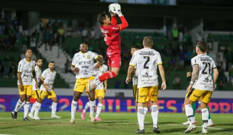 Amazonas FC decreta rebaixamento do Guarani/SP com empate sem gols