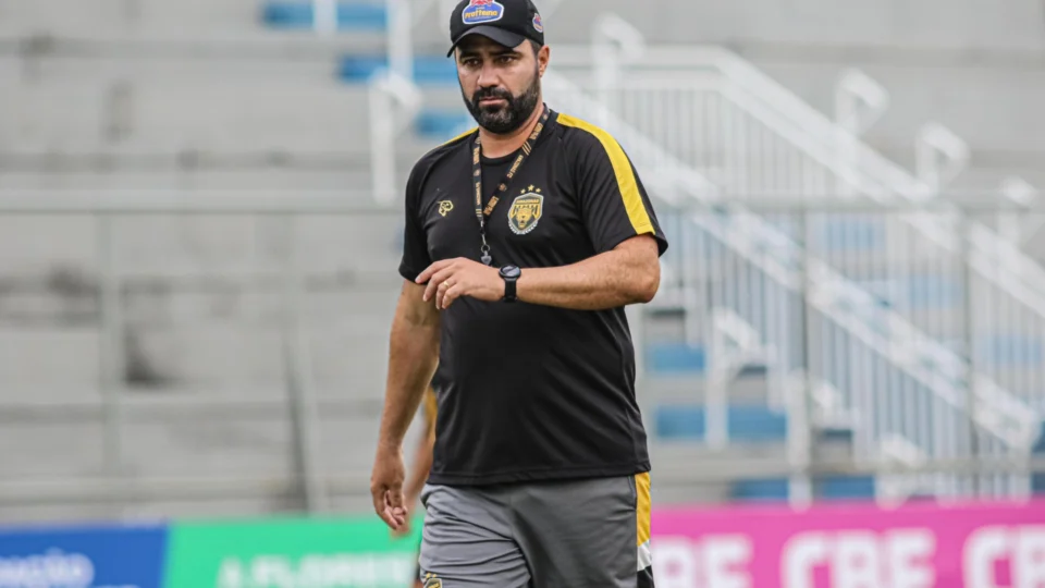 Amazonas anuncia saída do técnico Rafael Lacerda