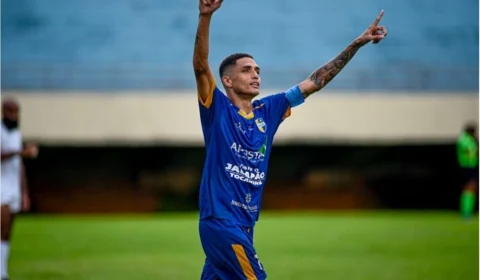 Manaus anuncia atacante Lelo para a temporada 2025