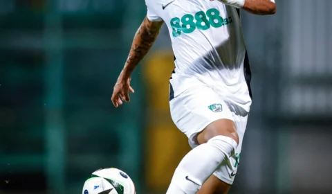 Amazonas FC anuncia atacante Vinicius Belotti,