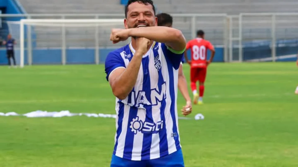 Com gol no primeiro tempo,  Tufão vence o Parintins no Estádio do Colina