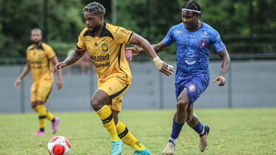 Amazonas vence o Parintins por 2 a 0 no estádio Larissa Silva