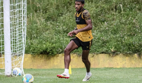 Amazonas FC anuncia contratação de lateral-direito