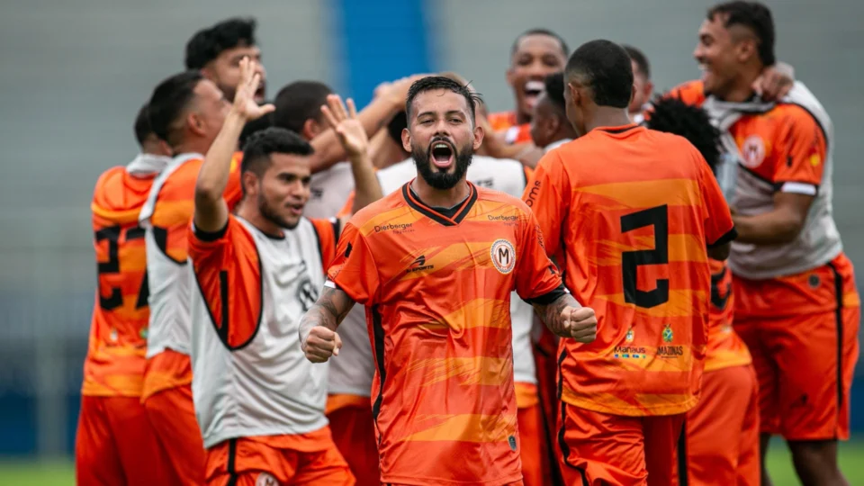 Com gols de Vitinho e Romarinho, Manauara vence o Parintins e conquista três pontos