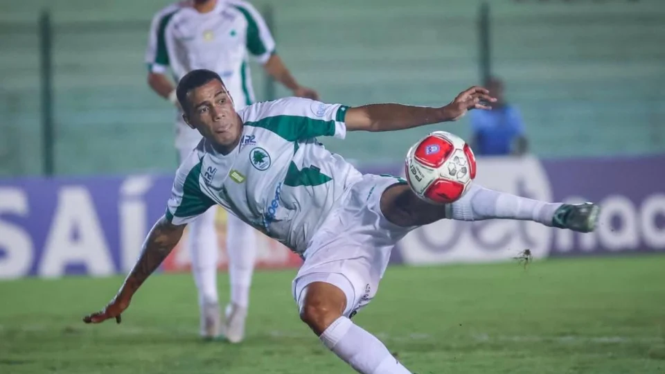 Amazonas FC contrata lateral canhoto Alyson, que estava no Boa Vista (RJ)