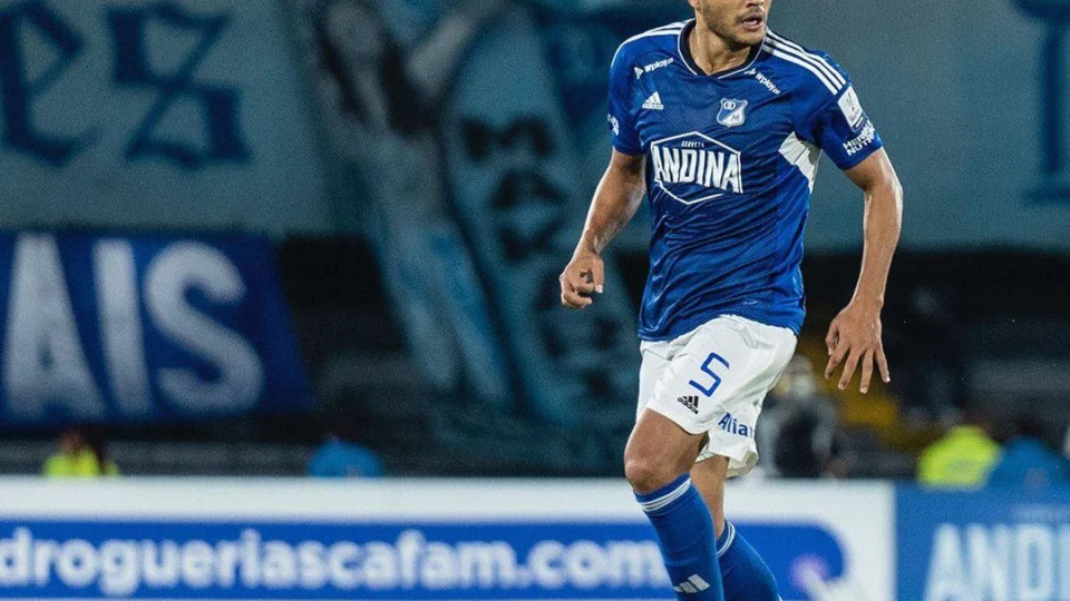 Volante  colombiano Larry Vasquez é anunciado pelo Amazonas FC