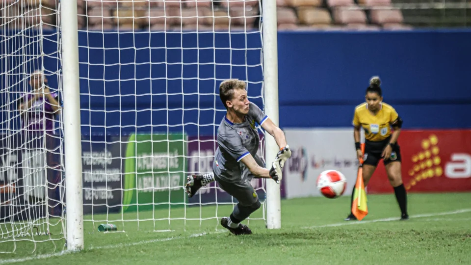 Nacional vence o Parintins e se garante na final do Barezão