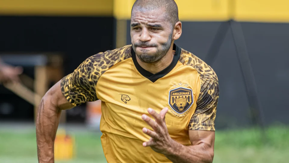 Amazonas FC anuncia volante uruguaio Santiago Viera para a Série B