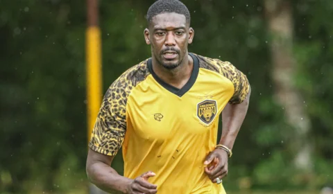 Amazonas oficializa a chegada de atacante francês