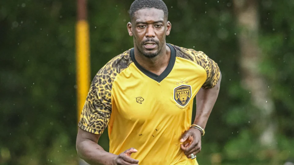 Amazonas oficializa a chegada de atacante francês