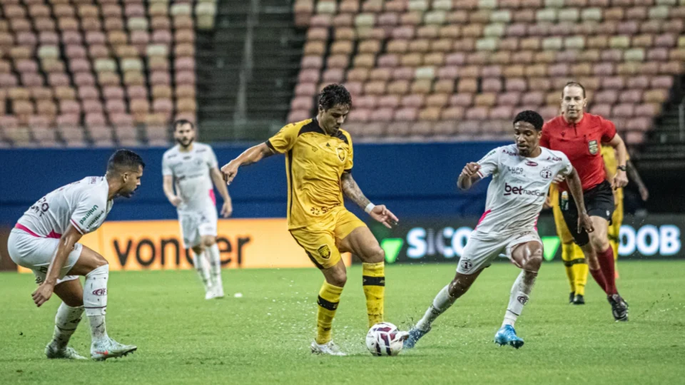 Amazonas e Ferroviária empatam na Arena da Amazônia