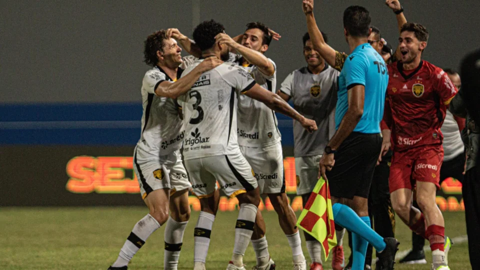 Amazonas vence a primeira na Série B