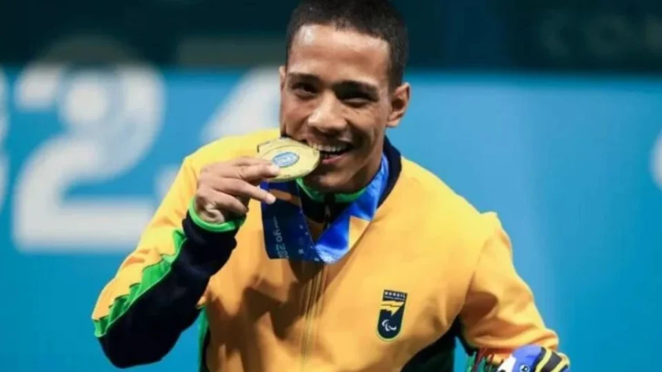 Paratleta amazonense Lucas dos Santos disputa Copa do Mundo de Halterofilismo no Chile