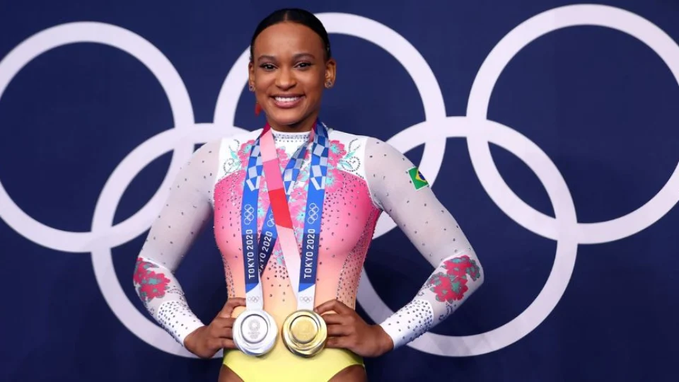 Rebeca Andrade adia retorno às competições e só volta em 2026