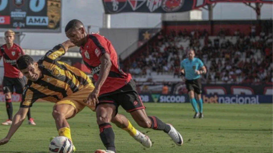 Atlético-GO vence o Amazonas em Goiânia, respira na Série B e se afasta do Z-4