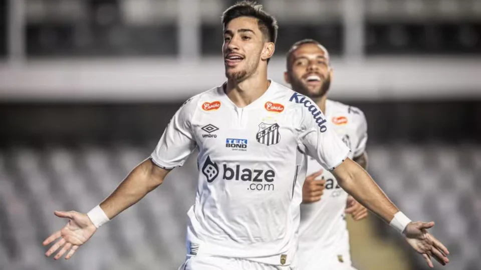 Remo perto de contratar Pedrinho, atacante com passagem por Santos e Cuiabá