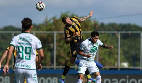 Amazonas perde para a Chapecoense em casa e segue na zona de rebaixamento da Série B
