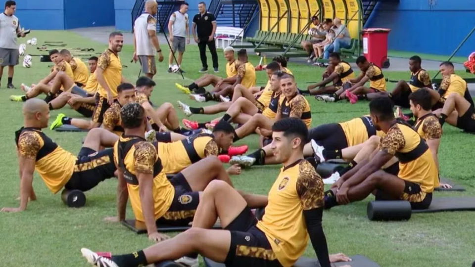 De volta ao jogo: Akapo, Castrillón e Renan reforçam o Amazonas após Data Fifa