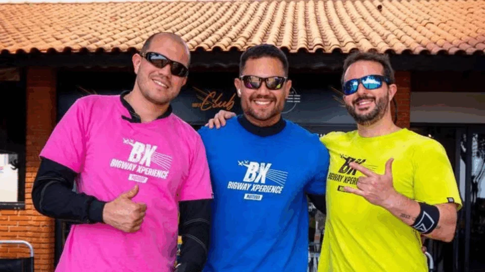 Amazonenses fazem história ao bater recorde no paraquedismo