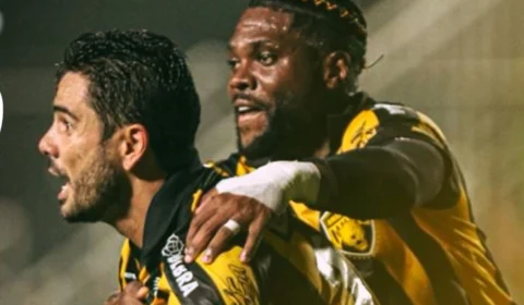 Amazonas vence o Criciúma de virada em Manaus