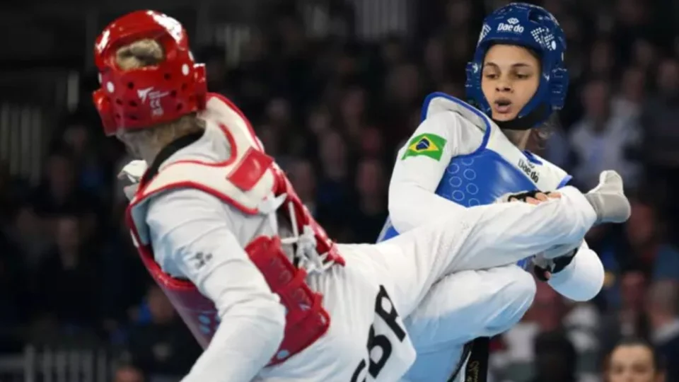 Maria Clara Pacheco conquista ouro e recoloca o Brasil no topo do taekwondo mundial após 20 anos