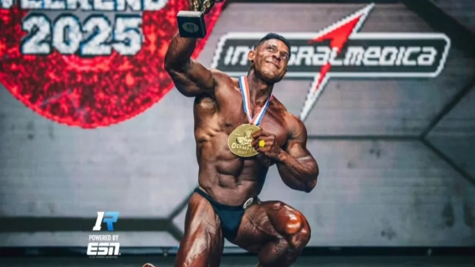 Ramon Dino se torna o primeiro brasileiro campeão da Classic Physique no Mr. Olympia 2025