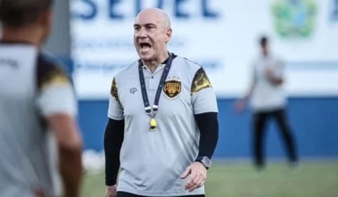 Amazonas demite técnico Márcio Zanardi após derrota e vê permanência na Série B mais distante