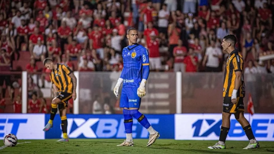 Amazonas FC perde para o Vila Nova fora de casa e fica perto do rebaixamento