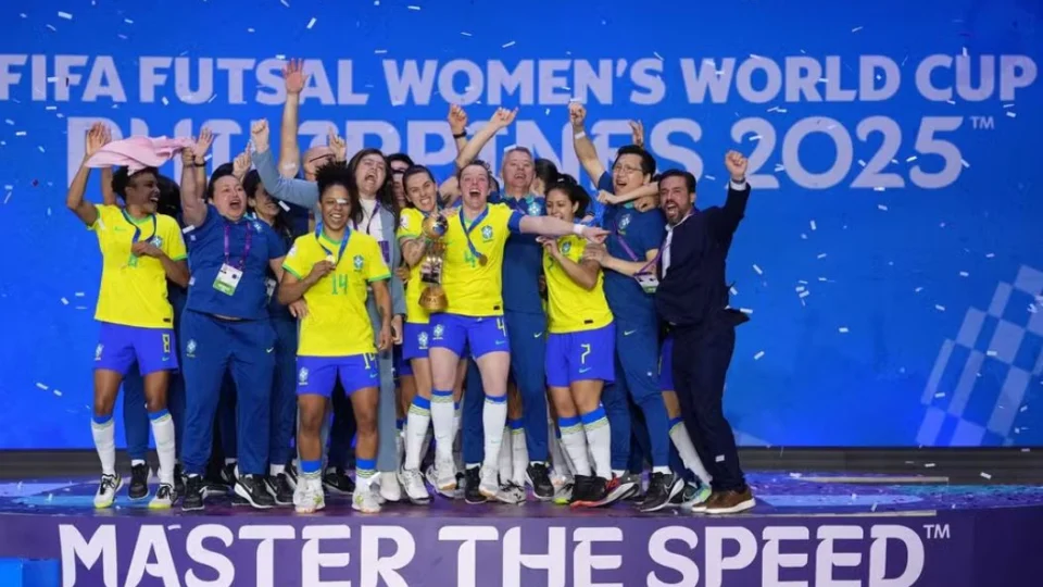 Brasil faz história e conquista a primeira Copa do Mundo Feminina de Futsal