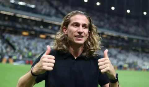 Filipe Luís chega a acordo com o Flamengo e renova contrato até 2027