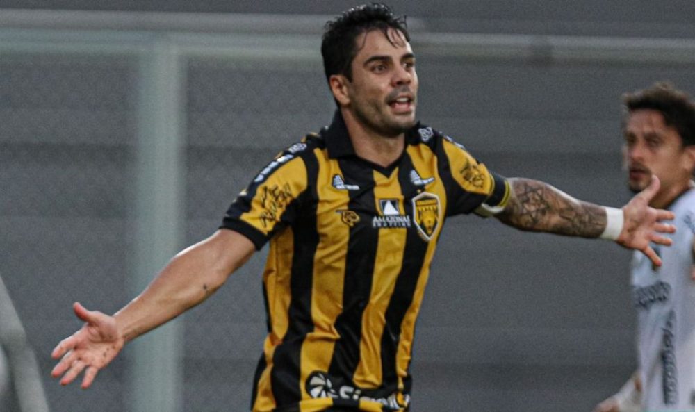 Amazonas FC anuncia saídas de Henrique Almeida e Larry Vásquez