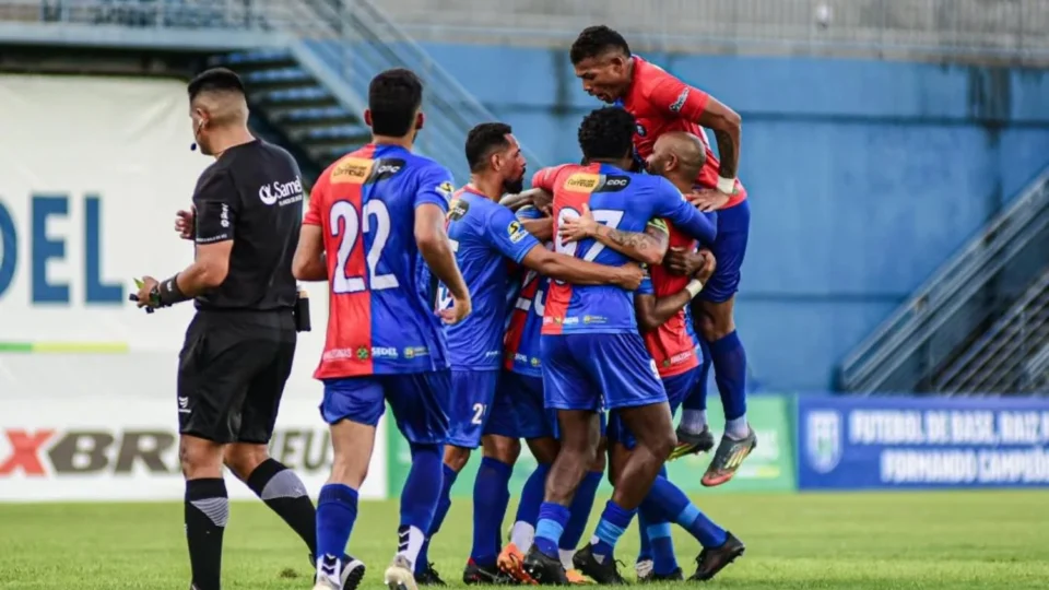 Parintins goleia São Raimundo e deixa lanterna do Barezão
