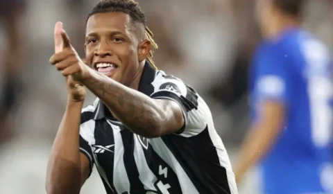 Botafogo encerra tabu com goleada sobre o Cruzeiro e vira lider