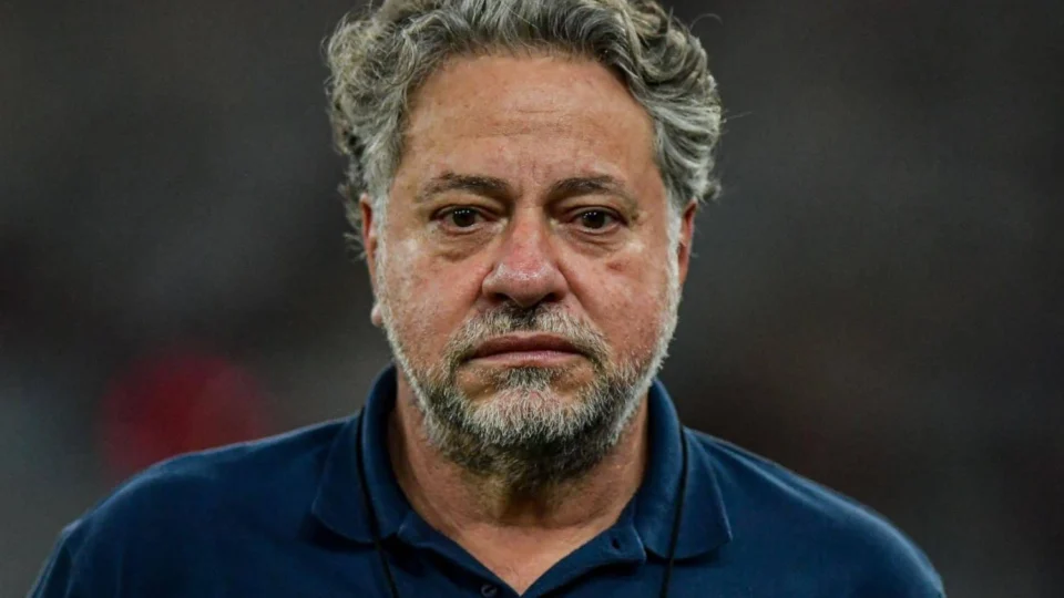 Julio Casares é afastado da presidência do São Paulo após aprovação de impeachment