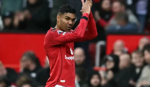 Casemiro anuncia despedida do Manchester United ao fim da temporada