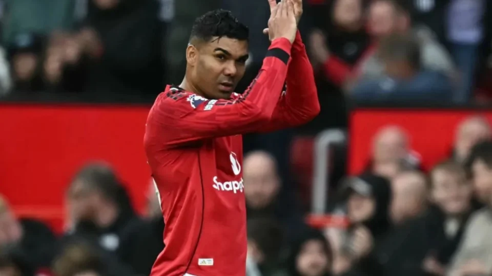 Casemiro anuncia despedida do Manchester United ao fim da temporada