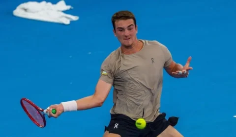 João Fonseca adia estreia em 2026 após lesão lombar