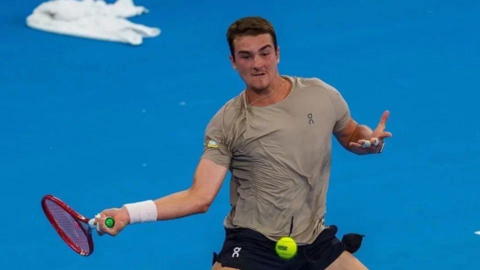 João Fonseca adia estreia em 2026 após lesão lombar