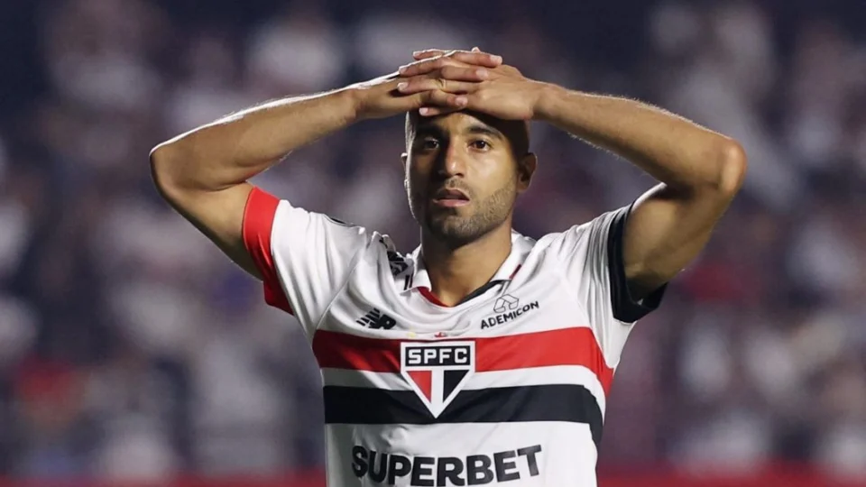 Crise nos bastidores e atuação fraca marcam início do São Paulo na temporada