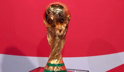 Tour da Taça da Copa emociona fãs no Brasil e reforça sonho do hexa