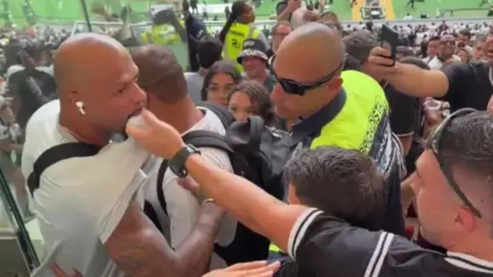 Leitura labial explica confusão entre Felipe Melo e torcedor antes da final da Super Copa